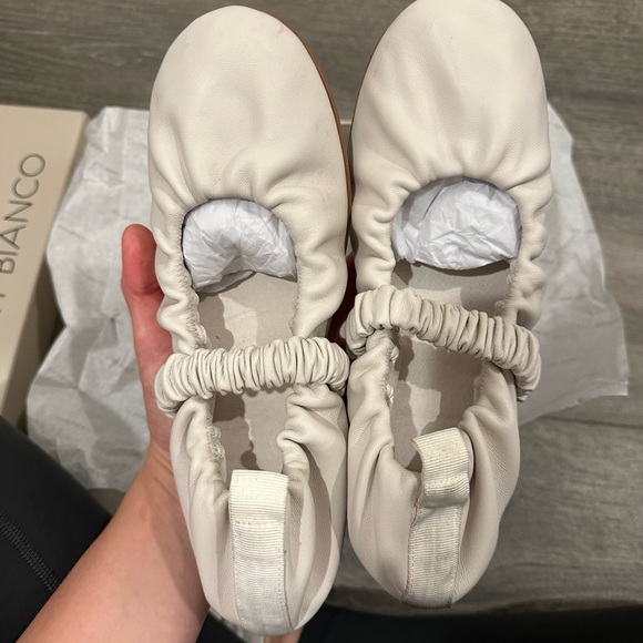 Tony Bianco Milano flats in size 8 (38) in dove softly - Picture 4 of 7